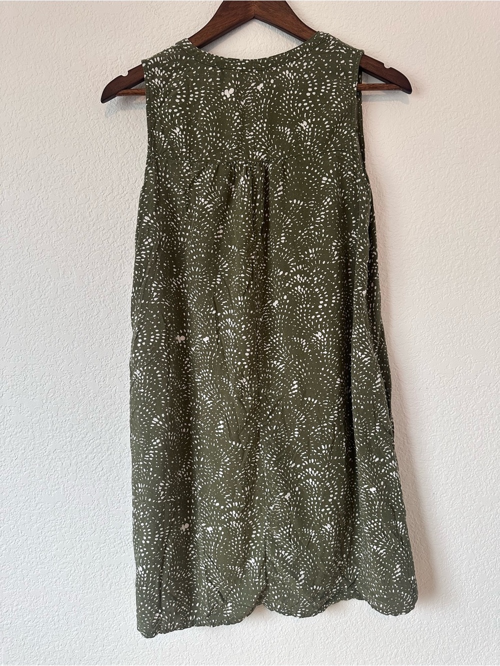 GAP Olive Green Sleeveless Midi Dress with White Abstract Print - Picture 5 of 8